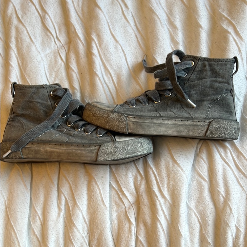 Zara Gray Sneakers Comfortable Stylish Design